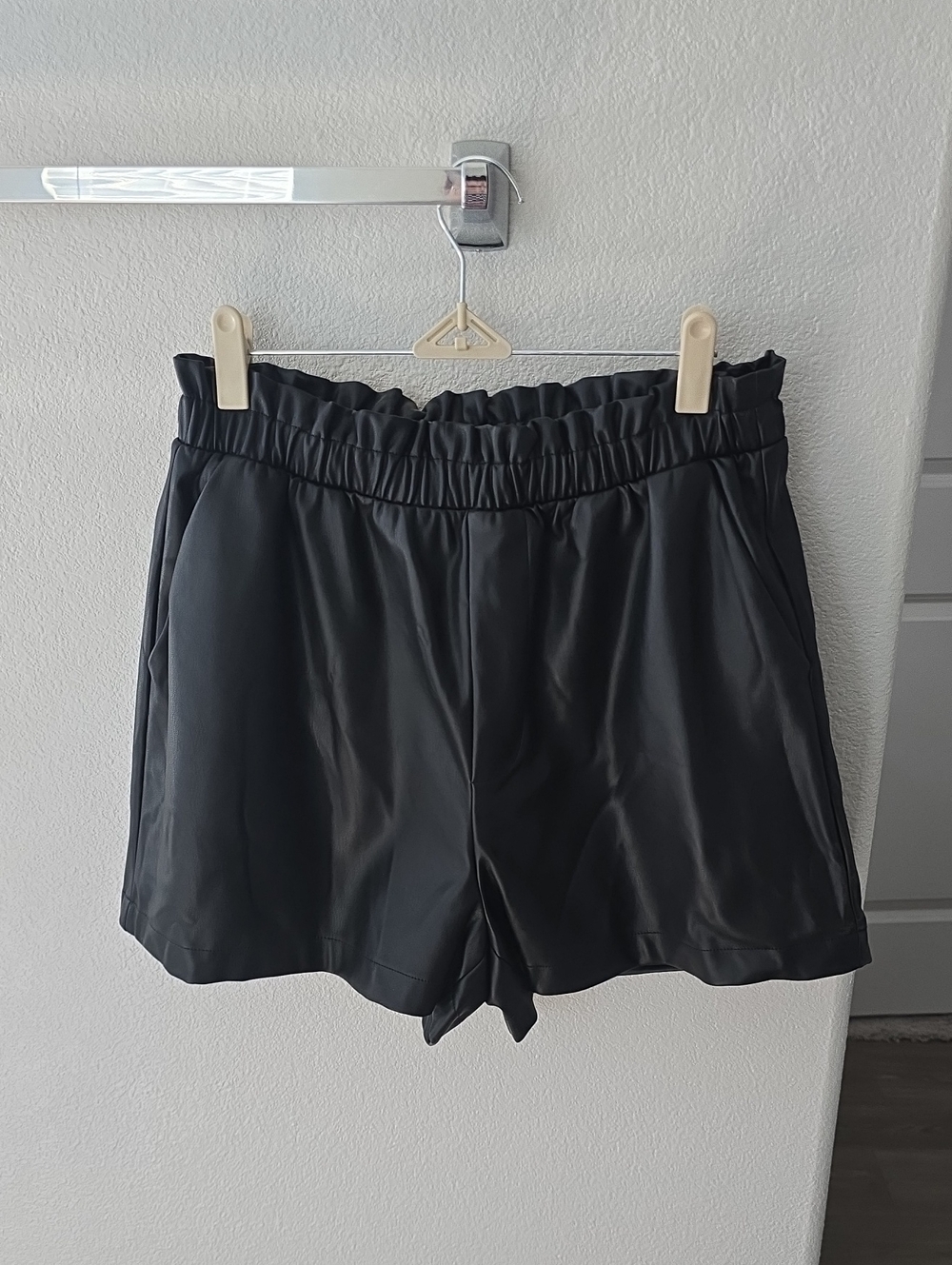 BB Dakota Faux Leather Shorts Size Medium